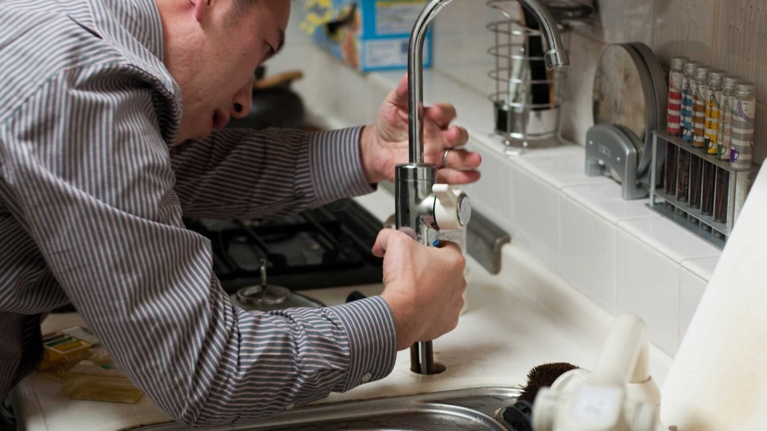 What Makes Emergency Plumbing Services A Lifesaver For Homeowners On WriterCollection