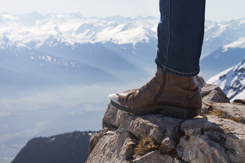 mens mountaineering boots