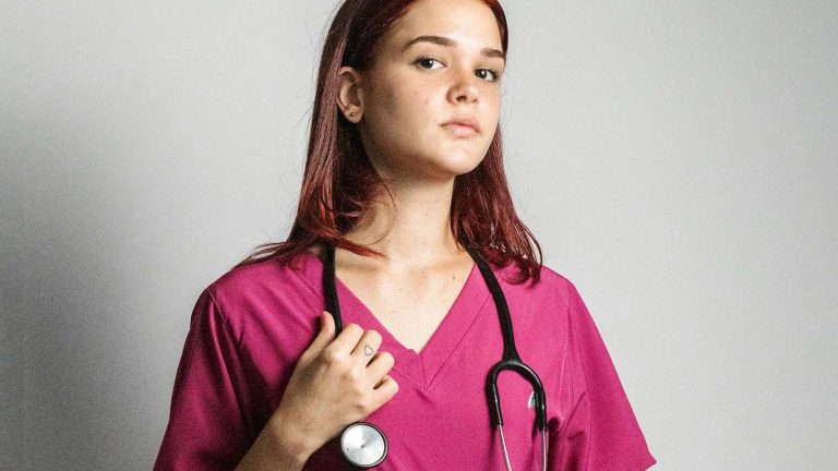 Which Scrub Dress For Nurses Offers Comfort, Style, And Daily Practicality